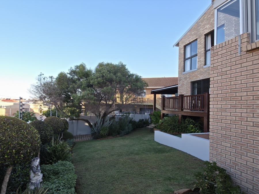 4 Bedroom Property for Sale in Wavecrest Eastern Cape